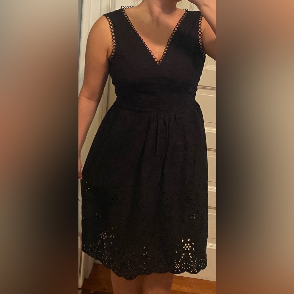 Ann Taylor Dress - Size 6 - 100% Cotton - Eyelet Details